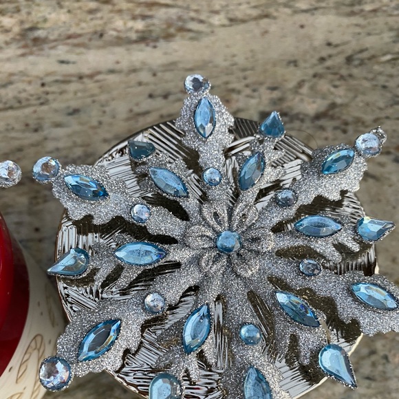 1 Snowflake Candle Magnet Topper - Picture 14 of 16